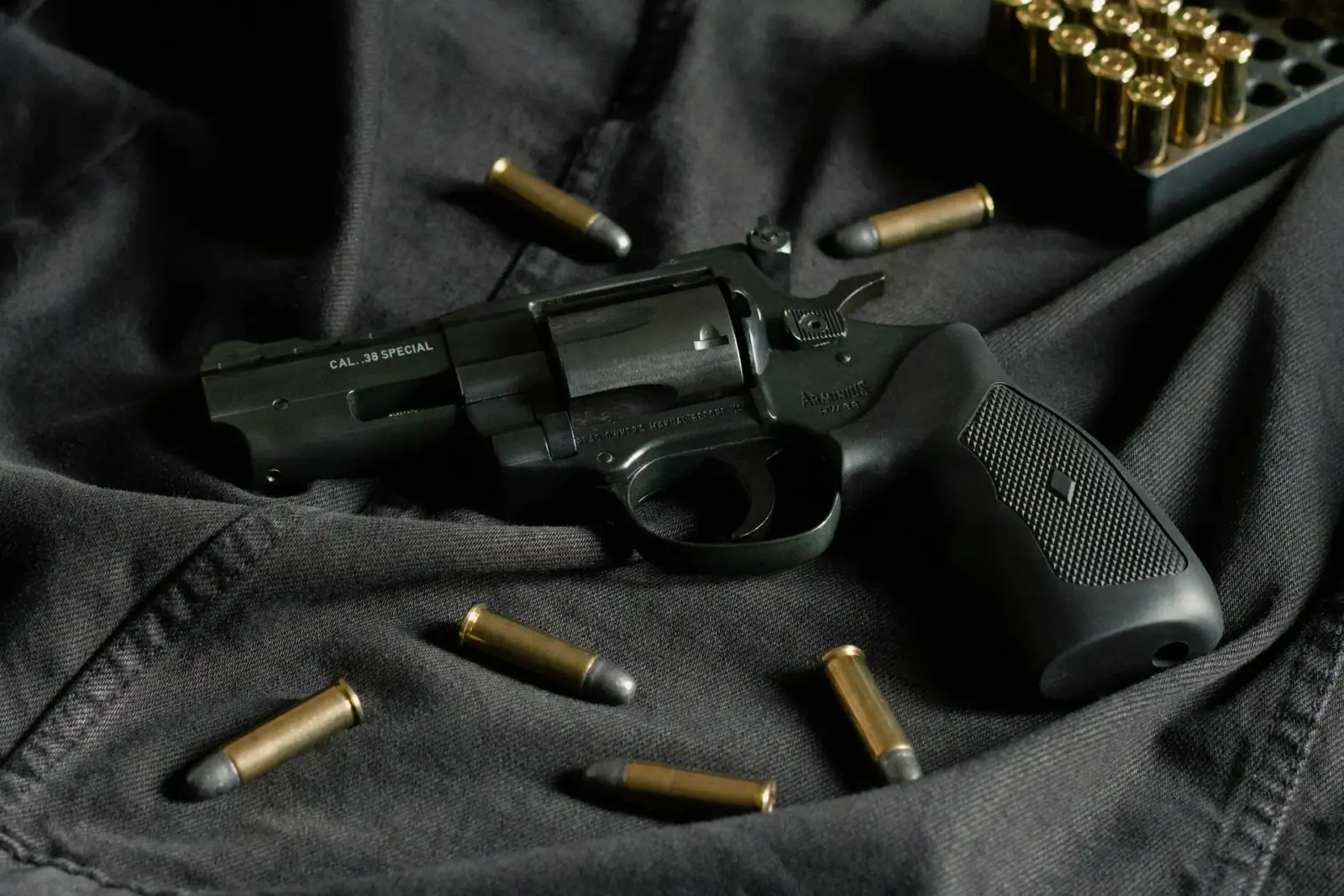 revolver 38 balas